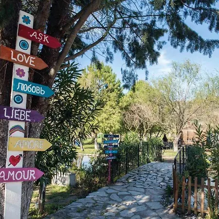 Otantik Tas Ev Bed & Breakfast