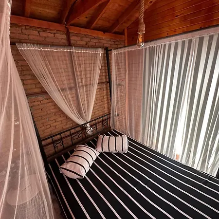 Bed & Breakfast Otantik Tas Ev 3*