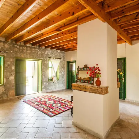 Otantik Tas Ev Bed & Breakfast 3*