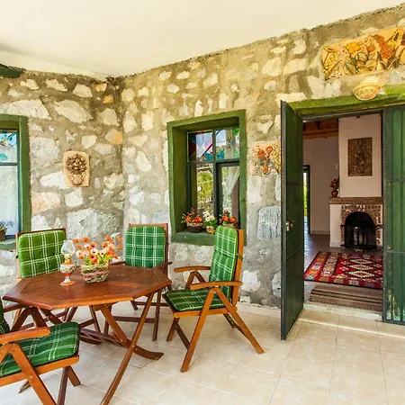 Bed & Breakfast Otantik Tas Ev 3*