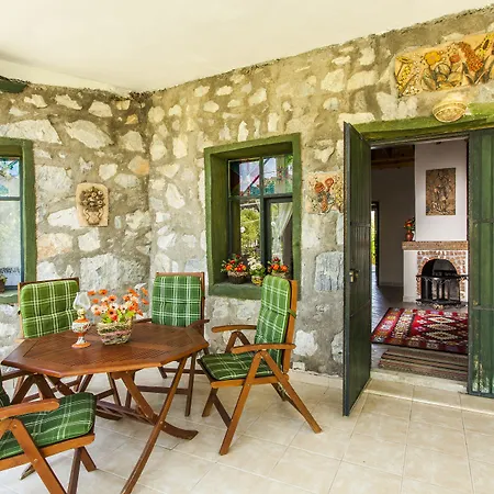 Bed & Breakfast Otantik Tas Ev Dalaman