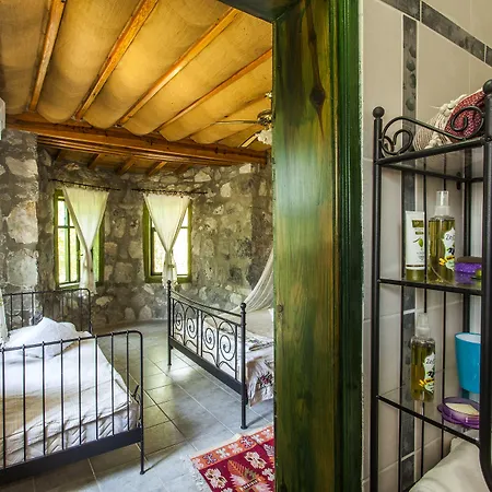 Otantik Tas Ev Bed and Breakfast Dalaman