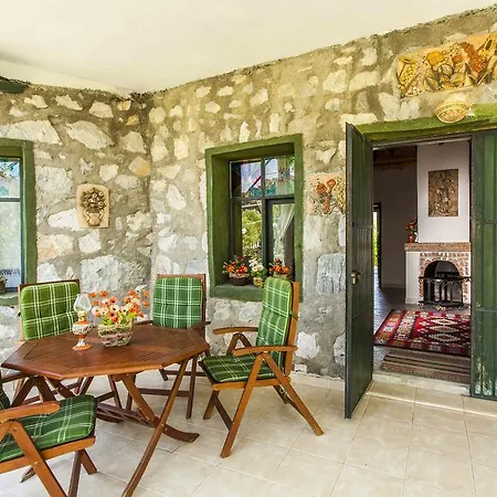 Bed and Breakfast Otantik Tas Ev