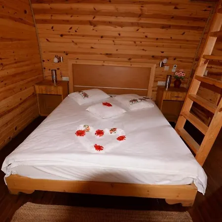 Otantik Tas Ev Bed and Breakfast 3*