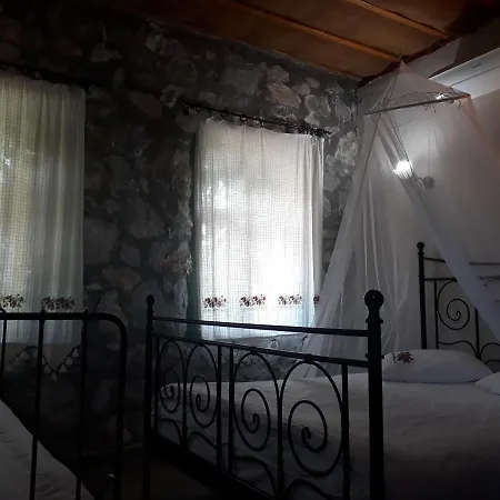 Otantik Tas Ev Bed & Breakfast