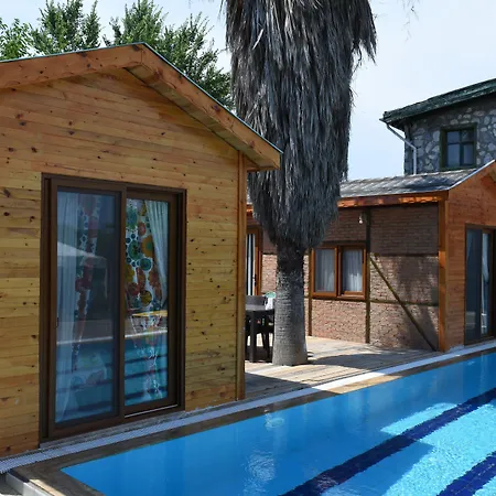 Otantik Tas Ev Bed and Breakfast